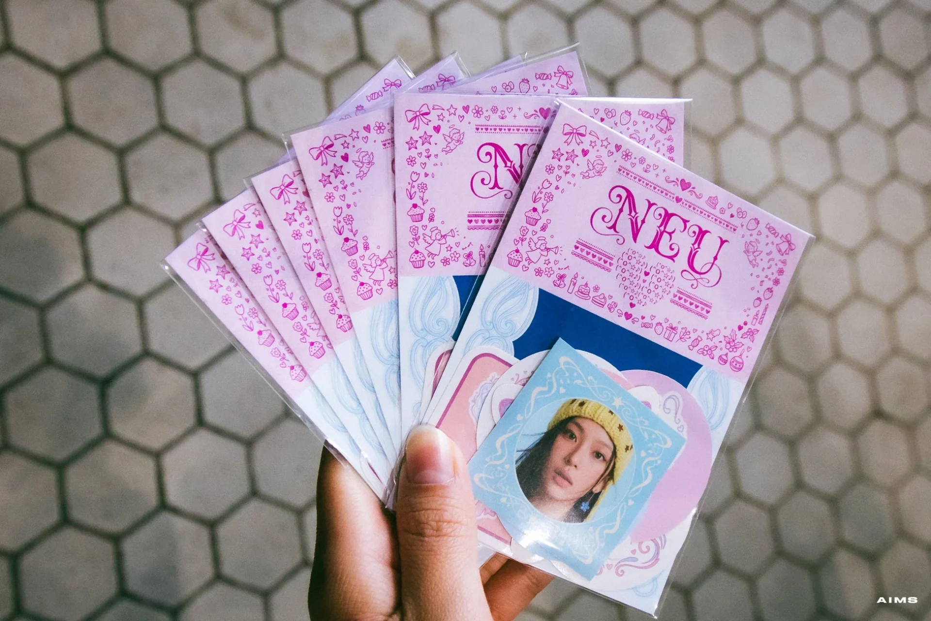 NEUのオリジナルステッカー