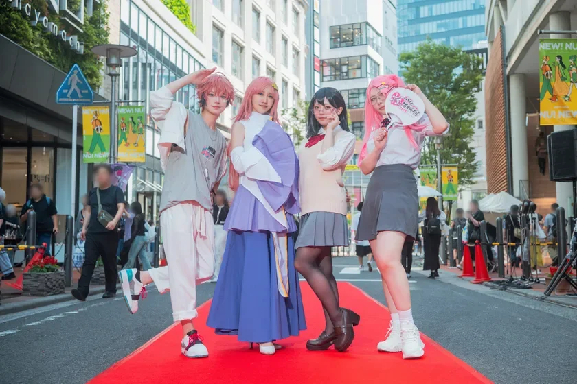 コスプレを楽しむ来場者